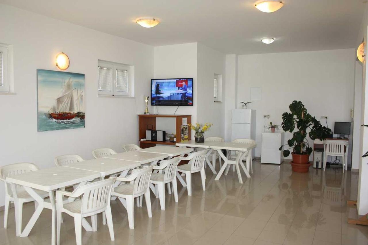 Villa Dvor Apartments โอมิช ภายนอก รูปภาพ