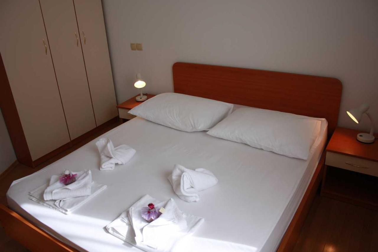 Villa Dvor Apartments โอมิช ภายนอก รูปภาพ