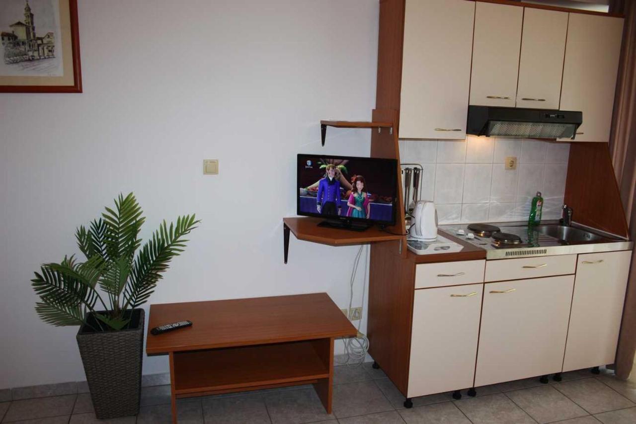 Villa Dvor Apartments โอมิช ภายนอก รูปภาพ