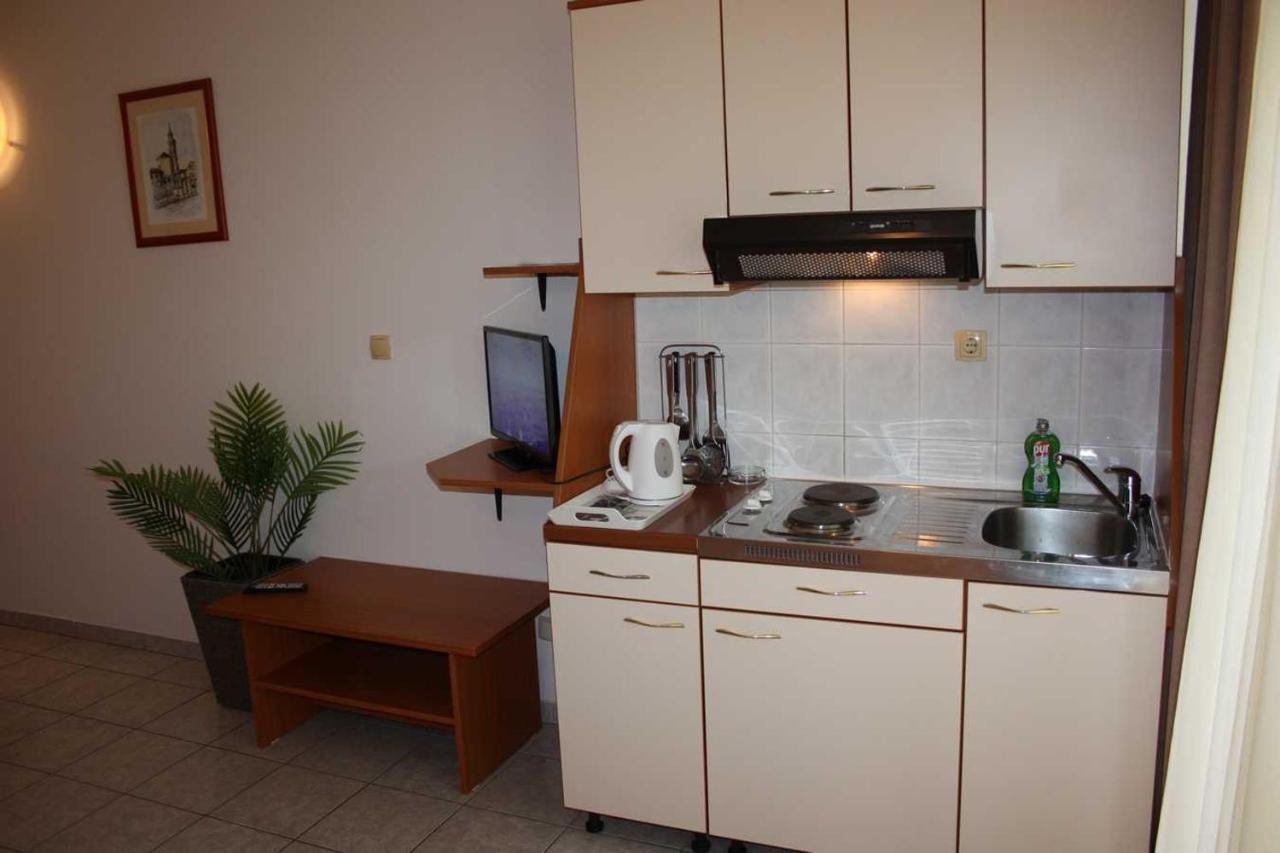 Villa Dvor Apartments โอมิช ภายนอก รูปภาพ